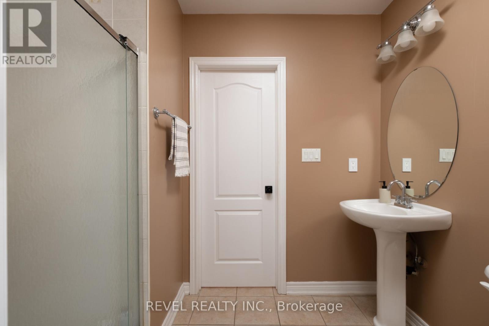 54 North Riverdale Drive, Caledon, Ontario  L7C 3K3 - Photo 18 - W12823518