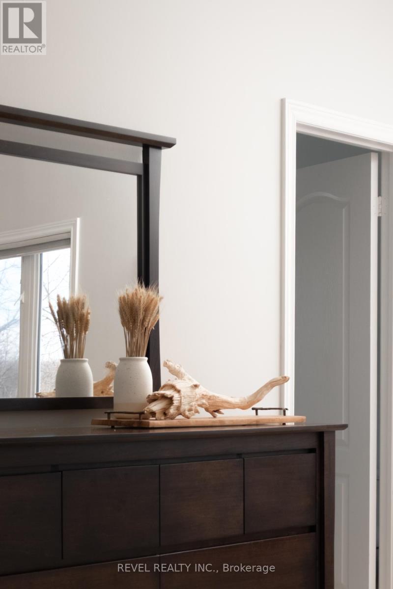 54 North Riverdale Drive, Caledon, Ontario  L7C 3K3 - Photo 21 - W12823518