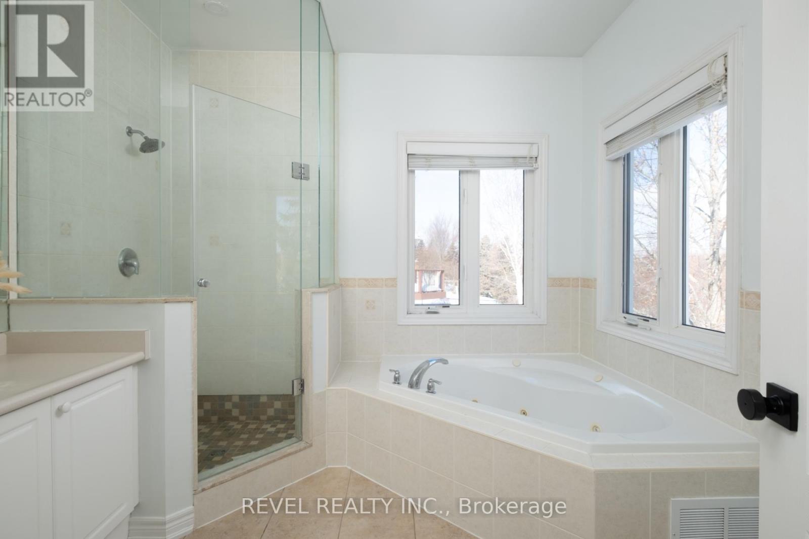 54 North Riverdale Drive, Caledon, Ontario  L7C 3K3 - Photo 22 - W12823518