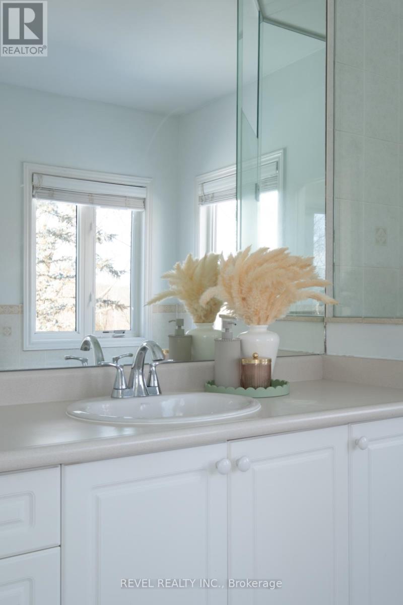 54 North Riverdale Drive, Caledon, Ontario  L7C 3K3 - Photo 24 - W12823518