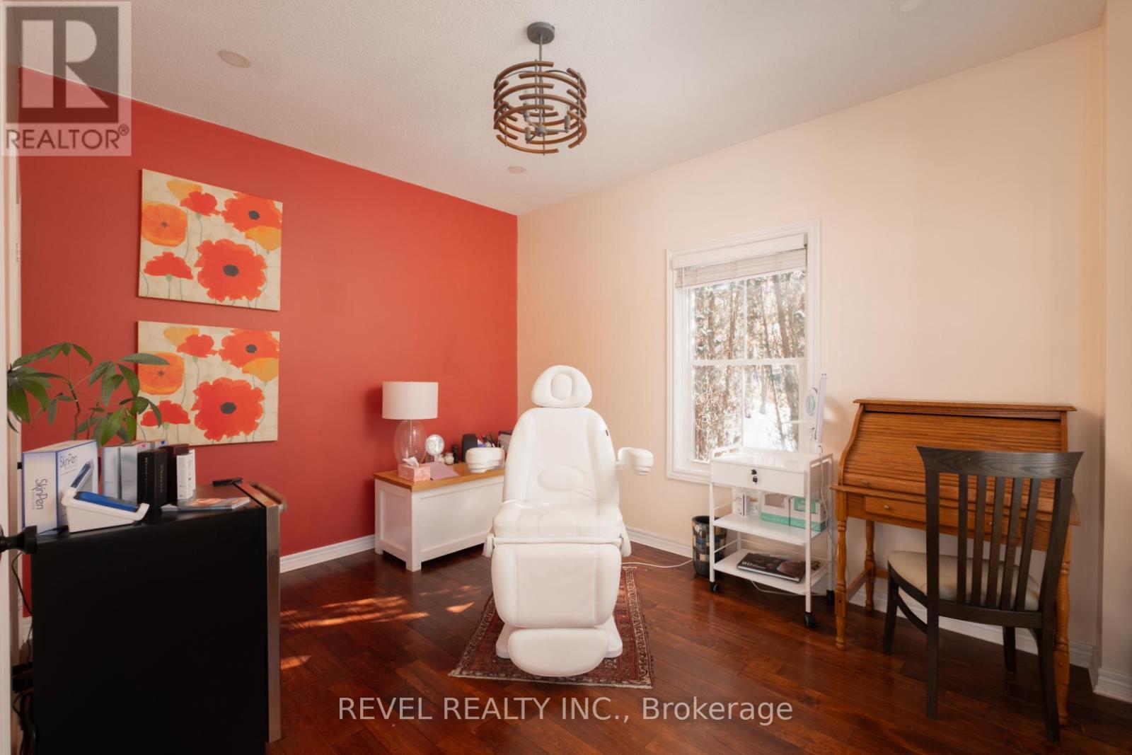 54 North Riverdale Drive, Caledon, Ontario  L7C 3K3 - Photo 3 - W12823518