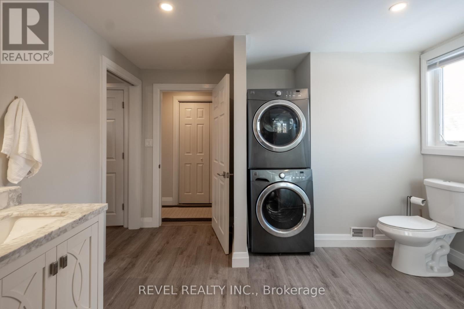 54 North Riverdale Drive, Caledon, Ontario  L7C 3K3 - Photo 41 - W12823518