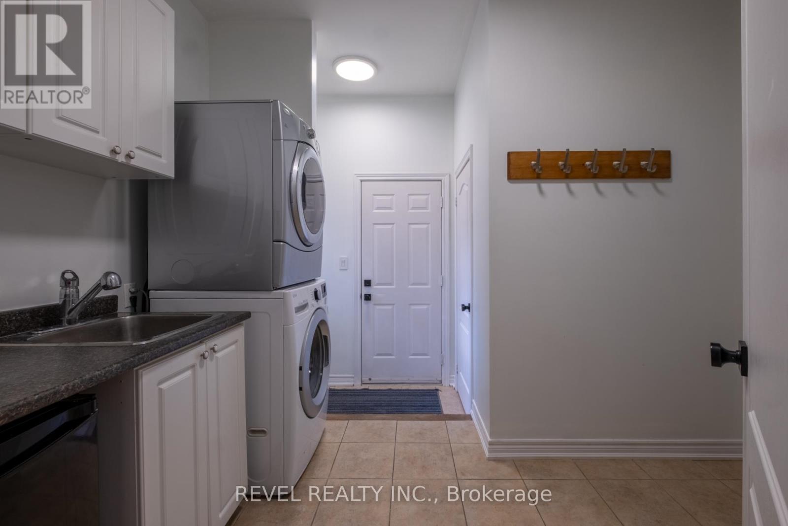 54 North Riverdale Drive, Caledon, Ontario  L7C 3K3 - Photo 44 - W12823518