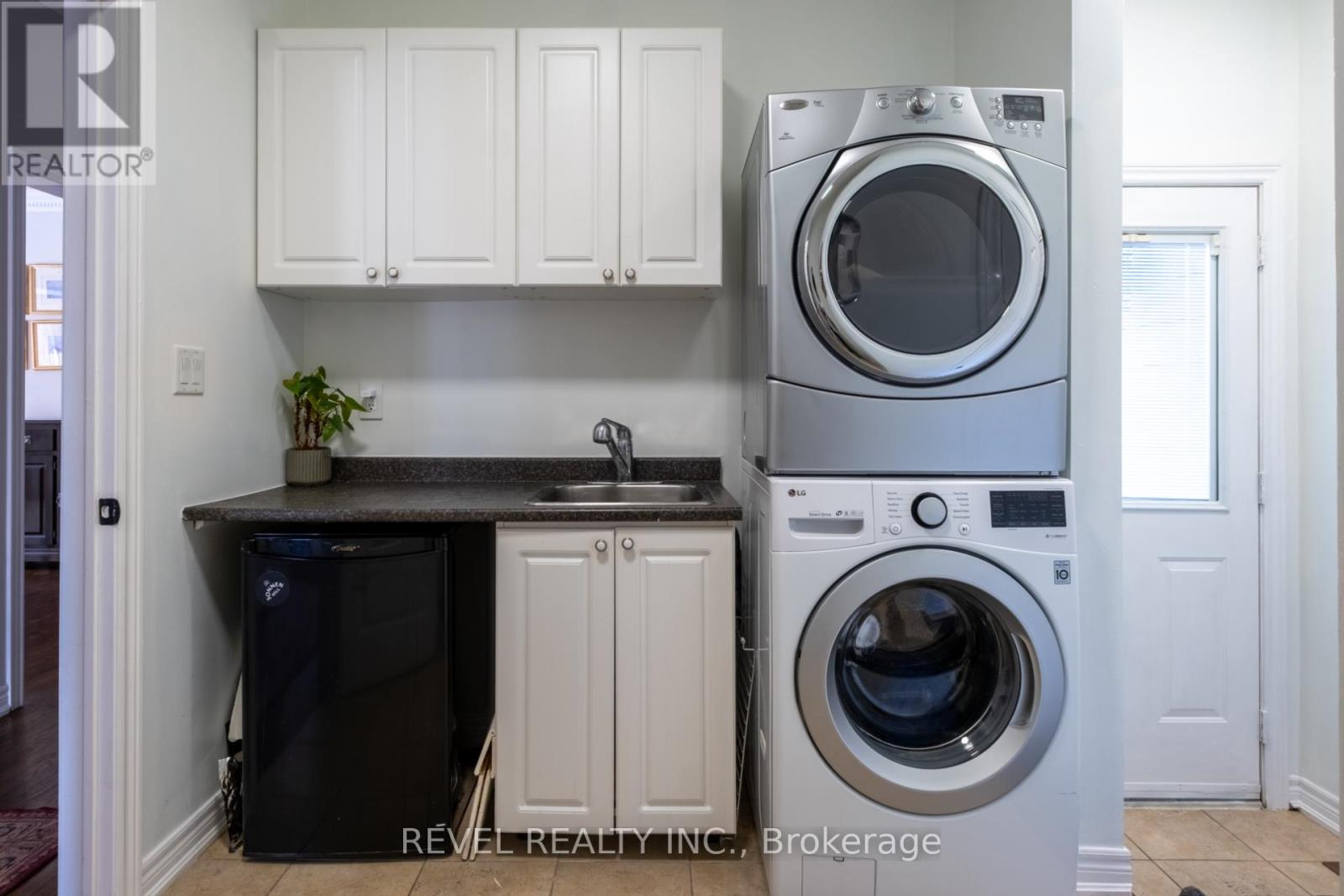 54 North Riverdale Drive, Caledon, Ontario  L7C 3K3 - Photo 45 - W12823518