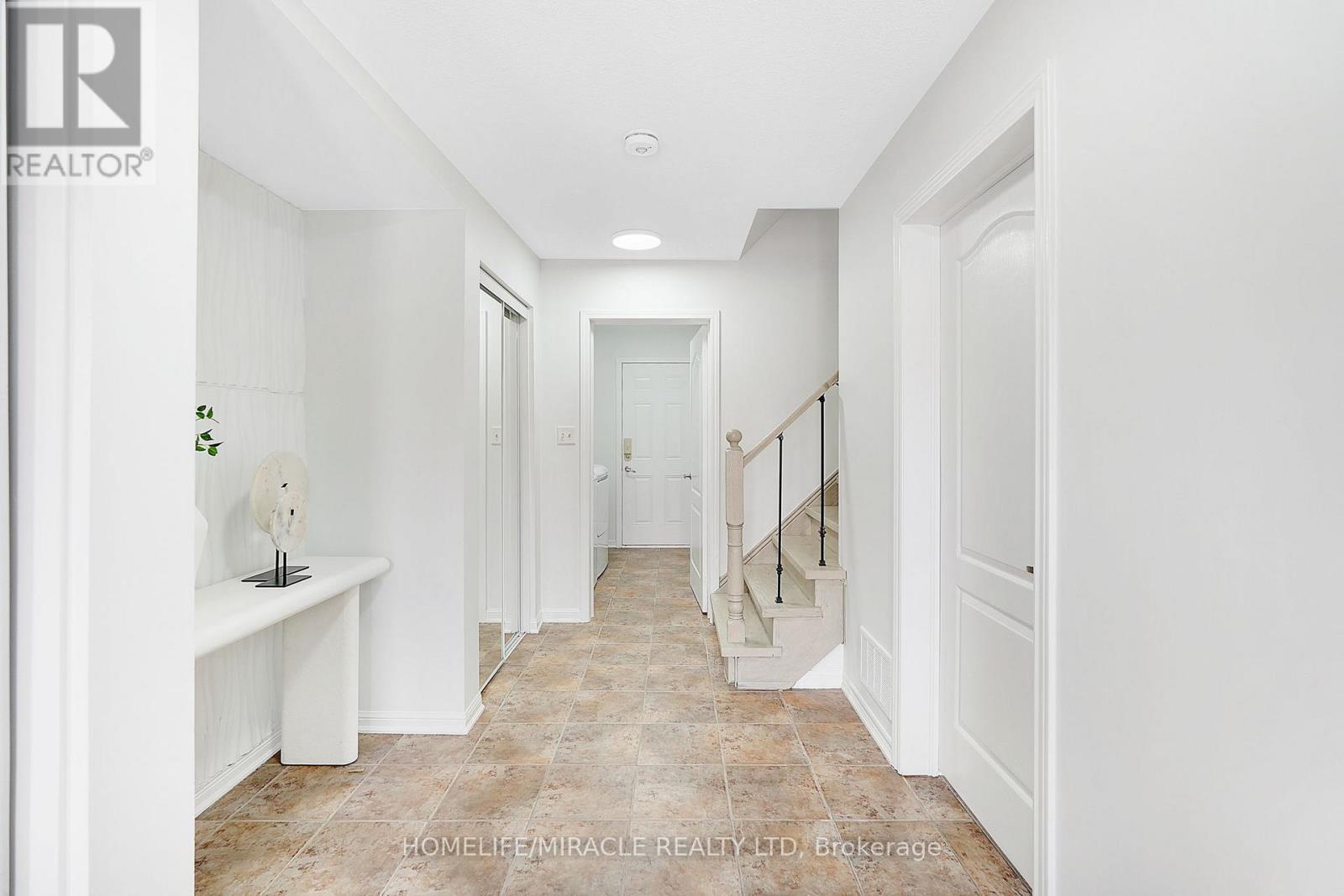 5 Bleasdale Avenue, Brampton, Ontario  L7A 0R4 - Photo 4 - W12823608