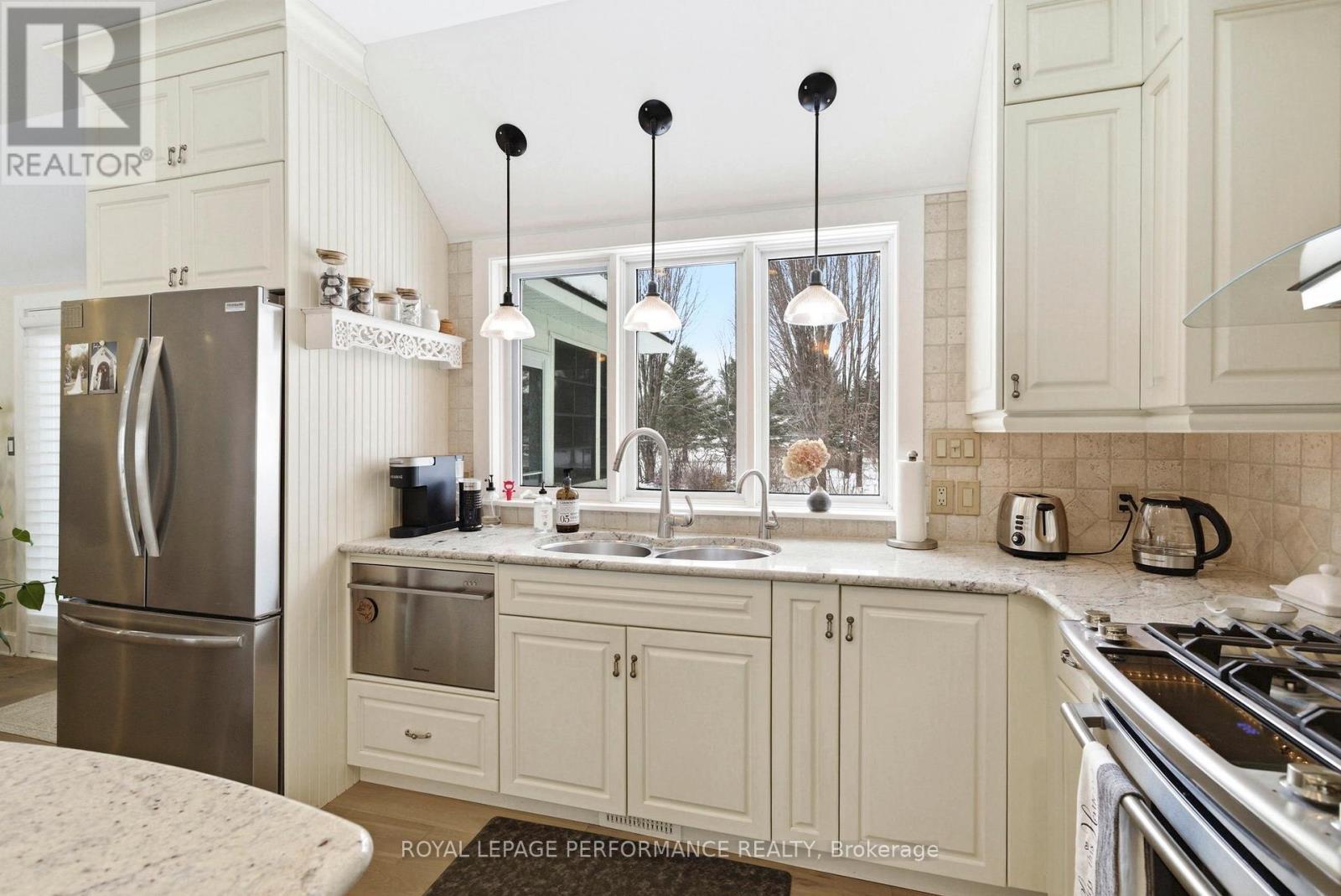 18537 Stonehouse Point Road, South Glengarry, Ontario  K6H 5R5 - Photo 6 - X12821848