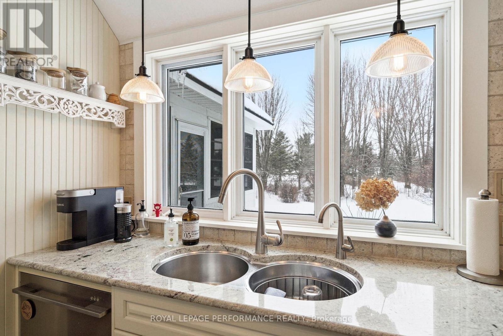 18537 Stonehouse Point Road, South Glengarry, Ontario  K6H 5R5 - Photo 8 - X12821848