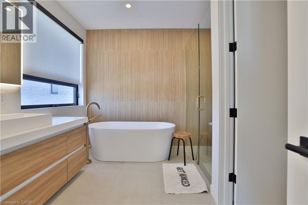 70 Upper Mount Albion Road, Hamilton, Ontario  L8J 2S1 - Photo 18 - 40806591