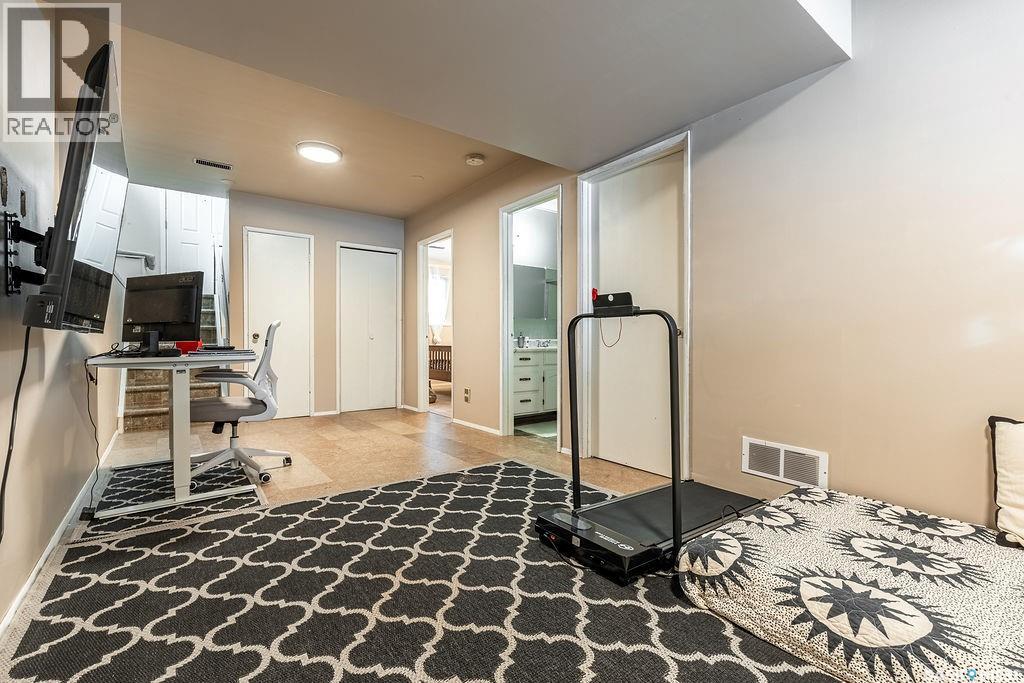 724 M Avenue S, Saskatoon, Saskatchewan  S7M 2L4 - Photo 23 - SK029227