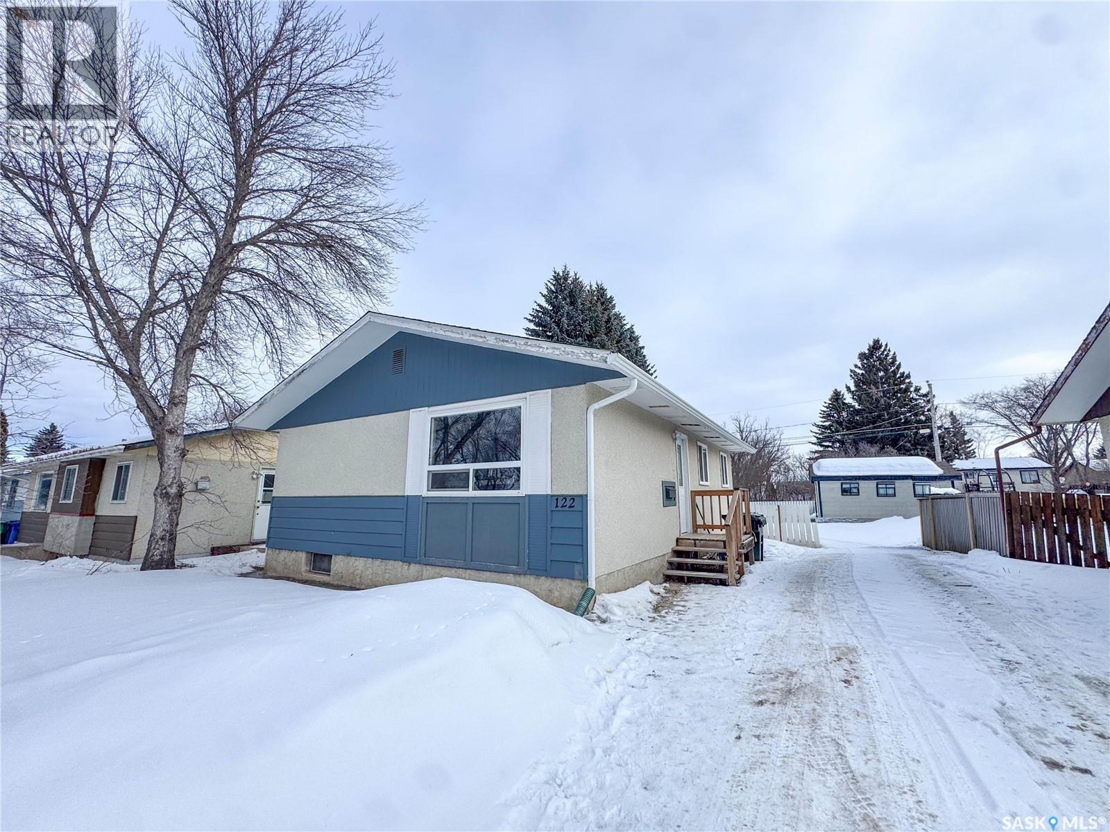 122 Macarthur Drive, Prince Albert, Saskatchewan  S6V 5X1 - Photo 2 - SK029042