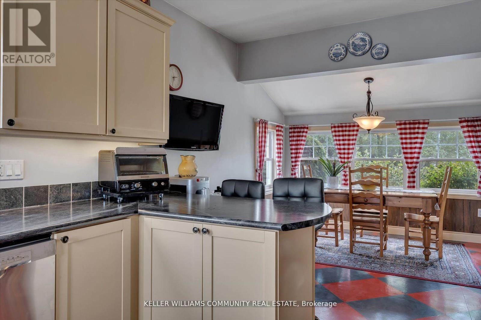 372 County Road 41 Road, Kawartha Lakes (Bexley), Ontario  K0M 2B0 - Photo 16 - X12823654