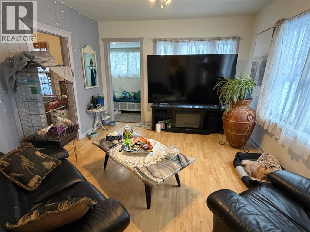 4910 44 Street, Camrose, Alberta  T4V 1C2 - Photo 4 - A2274680