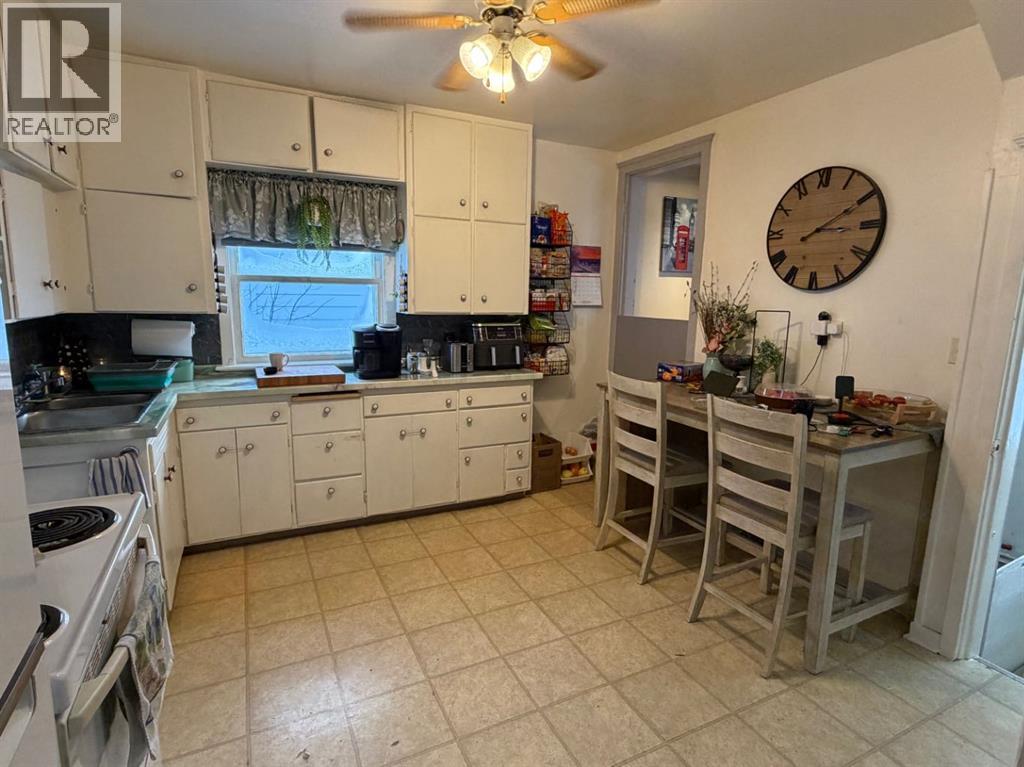 4910 44 Street, Camrose, Alberta  T4V 1C2 - Photo 9 - A2274680