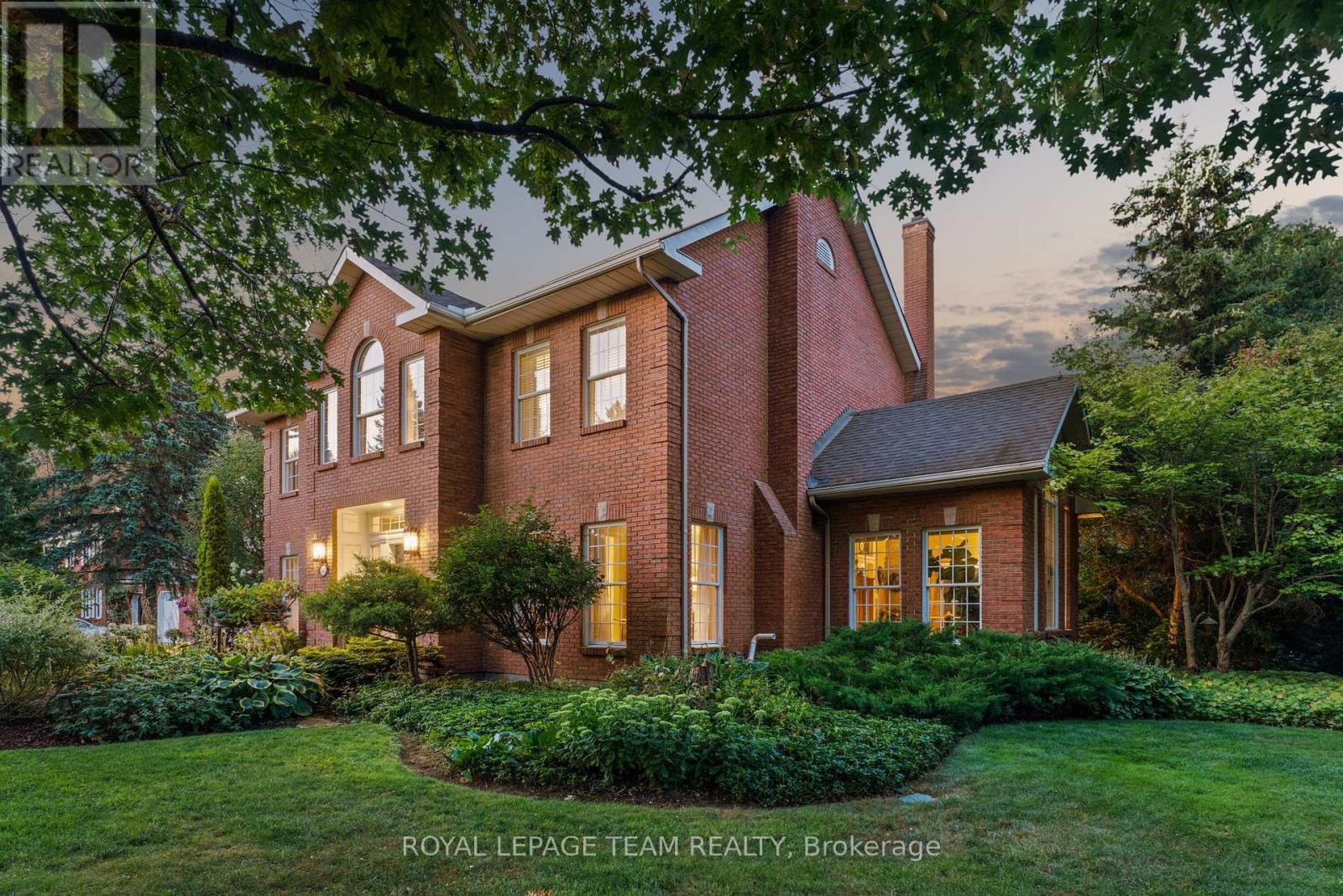 5557 Pettapiece Crescent, Ottawa, Ontario  K4M 1C5 - Photo 2 - X12823734