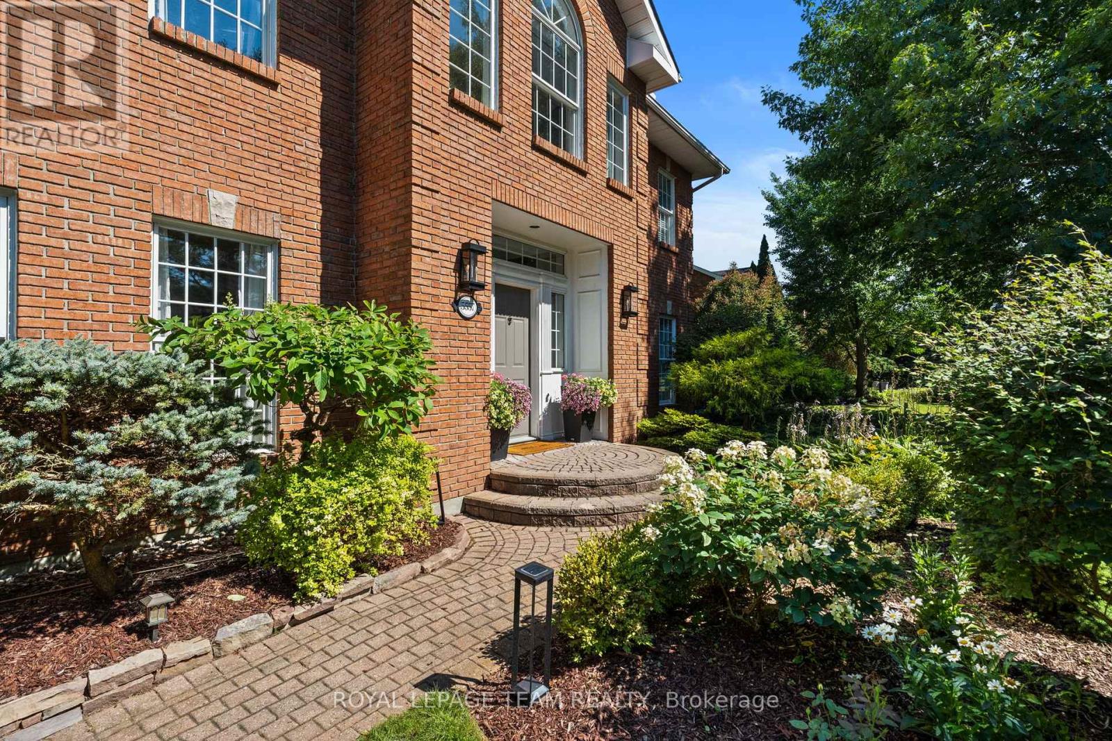 5557 Pettapiece Crescent, Ottawa, Ontario  K4M 1C5 - Photo 3 - X12823734