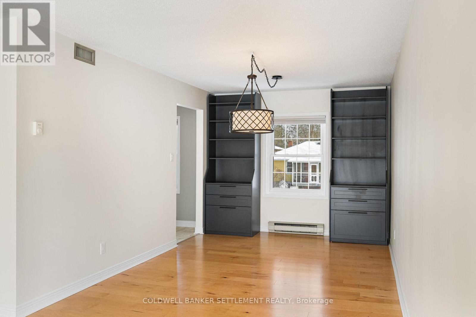 201 - 19 John Street, Perth, Ontario K7H 1T8 - Photo 37 - X12823704