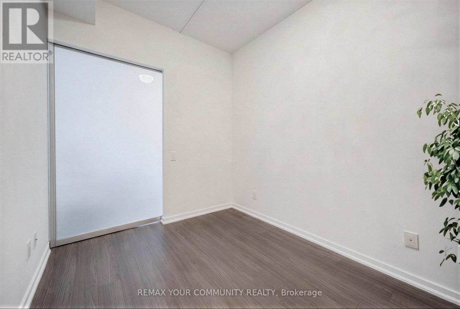 812 - 105 The Queensway, Toronto, Ontario  M6S 5B5 - Photo 10 - W12801256