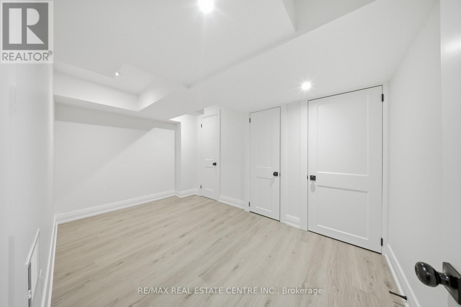 Apt B (Lower) - 70 Beaverbrook Avenue, Toronto, Ontario  M9B 2N6 - Photo 9 - W12810350