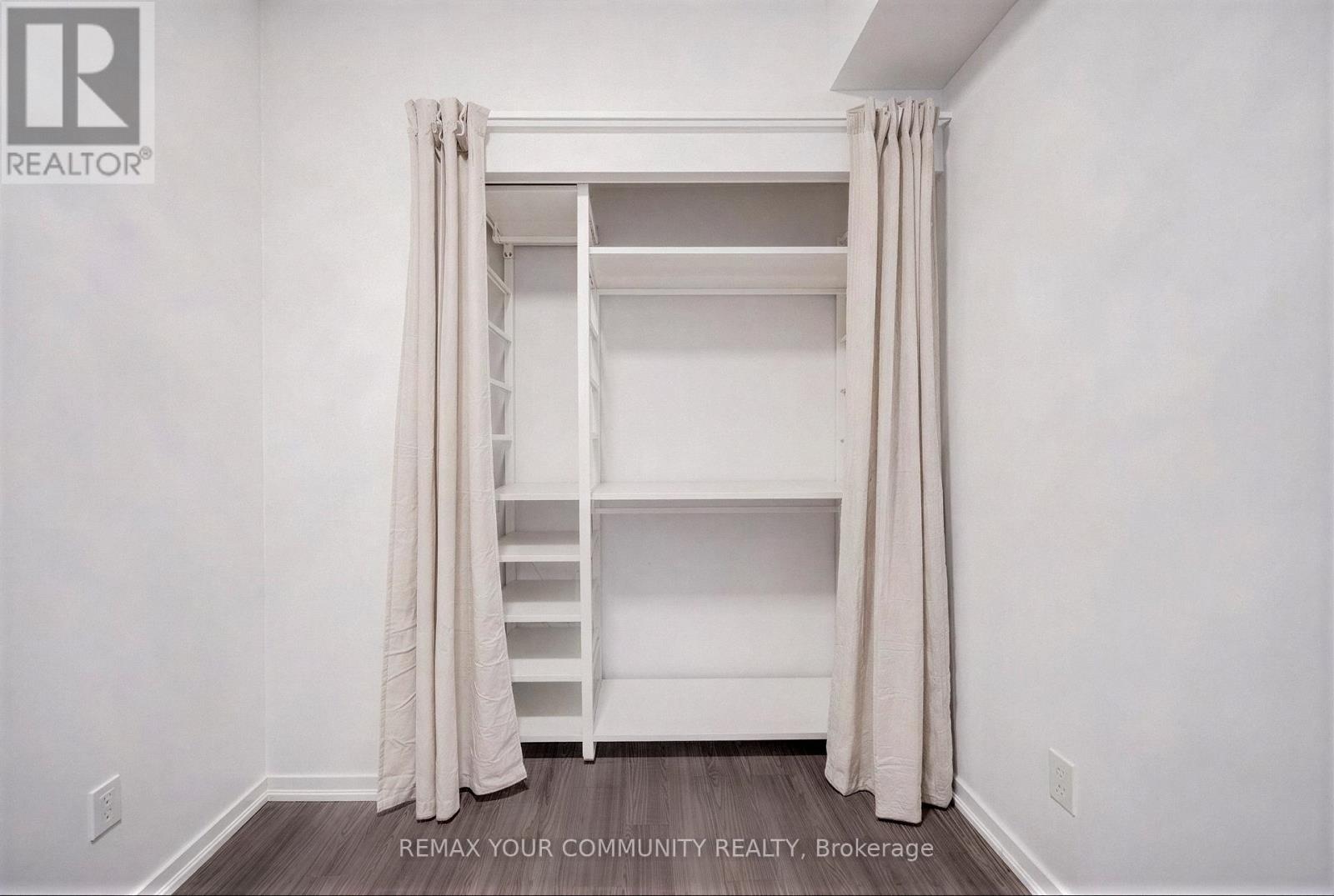 812 - 105 The Queensway, Toronto, Ontario  M6S 5B5 - Photo 11 - W12801256