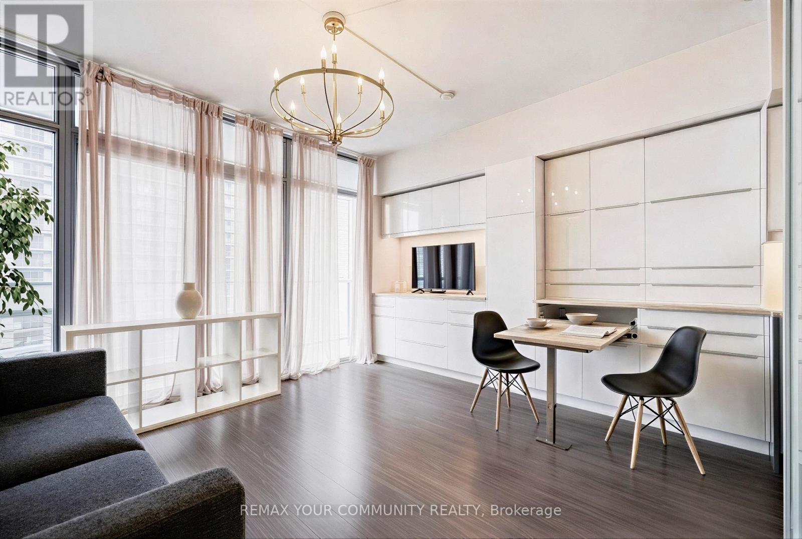 812 - 105 The Queensway, Toronto, Ontario  M6S 5B5 - Photo 8 - W12801256