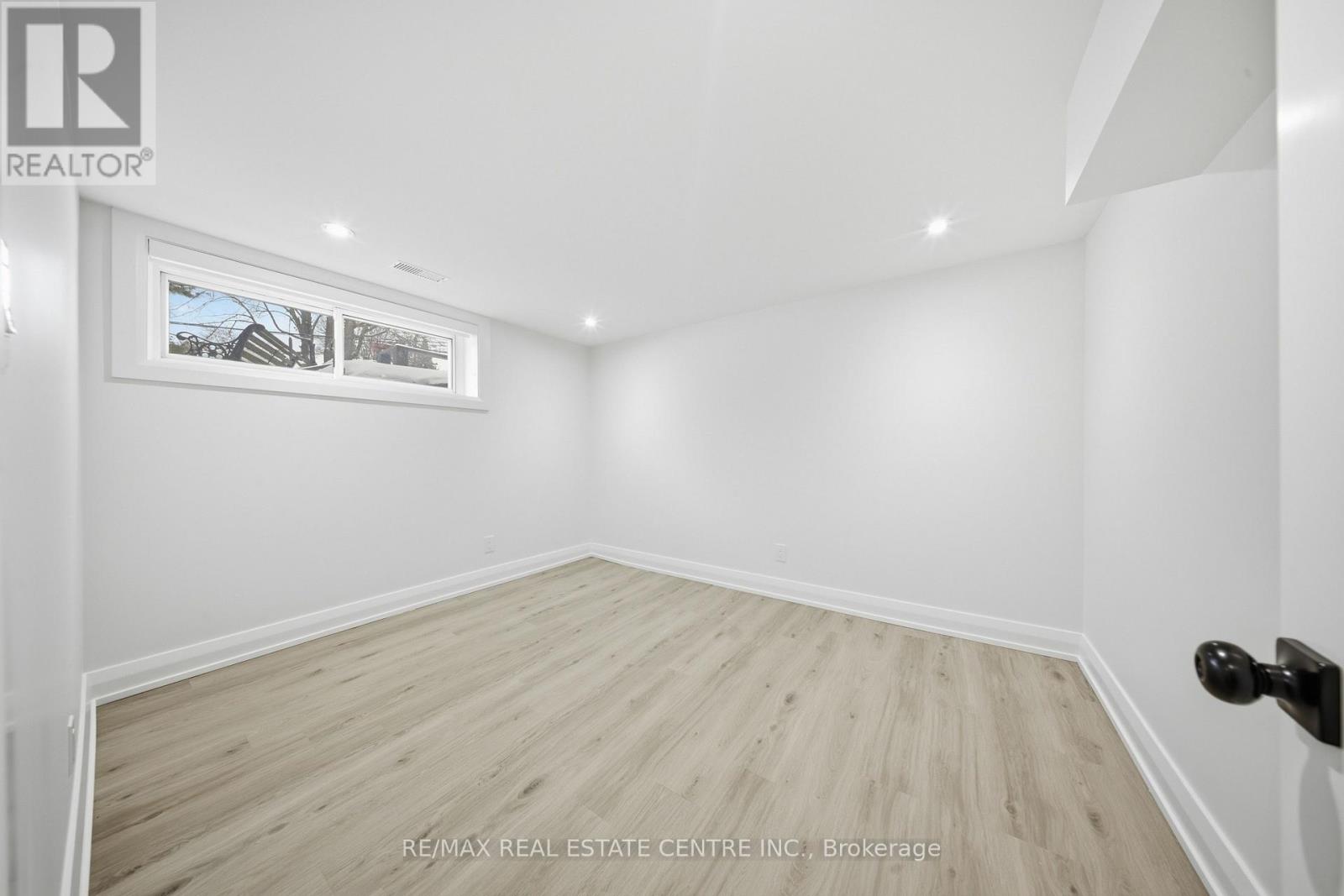 Apt B (Lower) - 70 Beaverbrook Avenue, Toronto, Ontario  M9B 2N6 - Photo 10 - W12810350