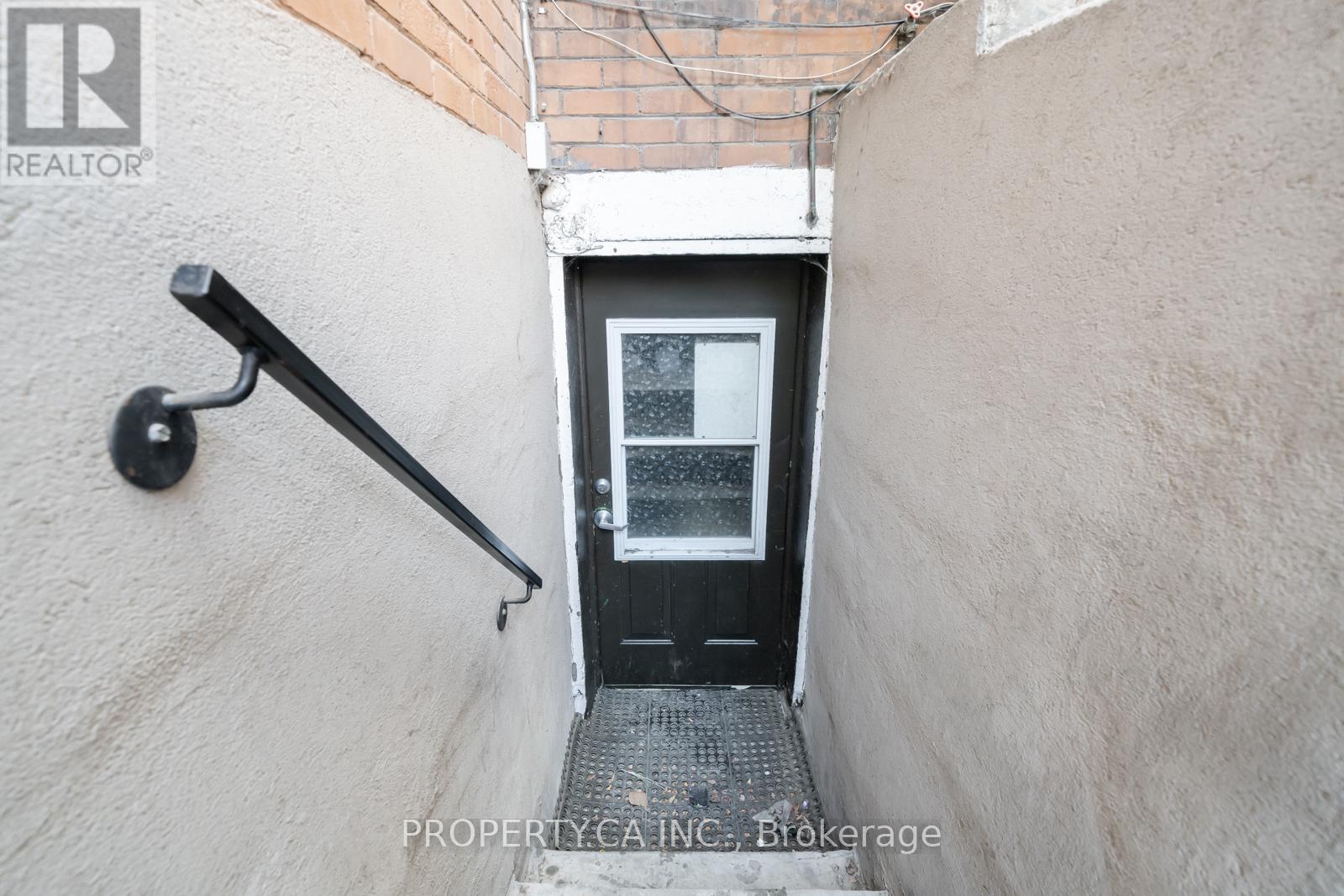 3 - 107 Runnymede Road, Toronto, Ontario  M6S 2Y4 - Photo 7 - W12823178