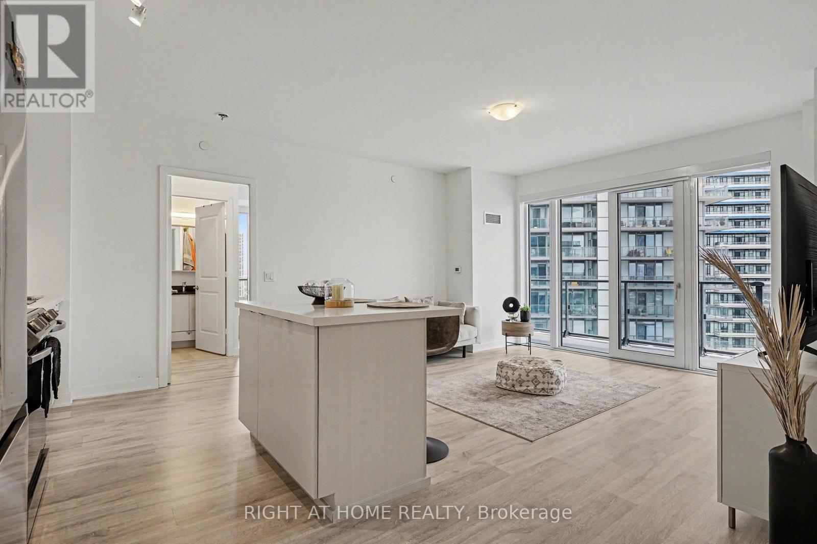 1404 - 4655 Metcalfe Avenue, Mississauga, Ontario  L5M 0Z7 - Photo 6 - W12823580