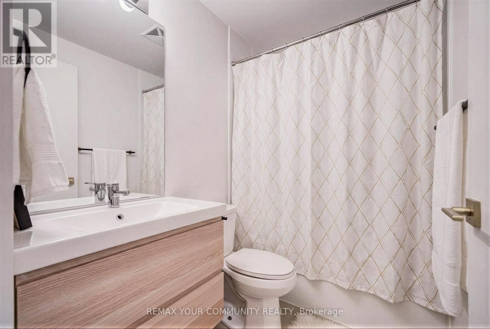 812 - 105 The Queensway, Toronto, Ontario  M6S 5B5 - Photo 12 - W12801256