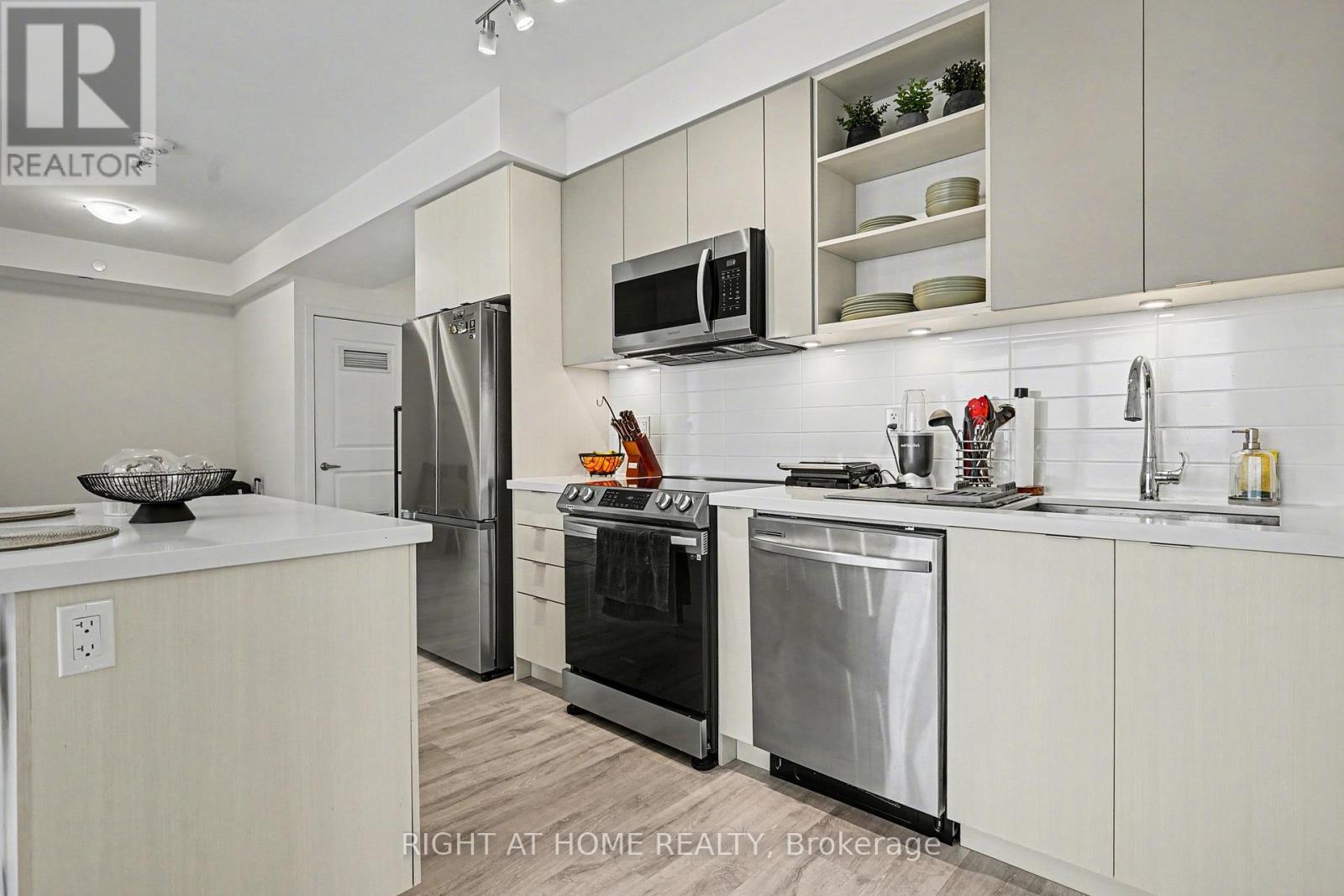 1404 - 4655 Metcalfe Avenue, Mississauga, Ontario  L5M 0Z7 - Photo 7 - W12823580