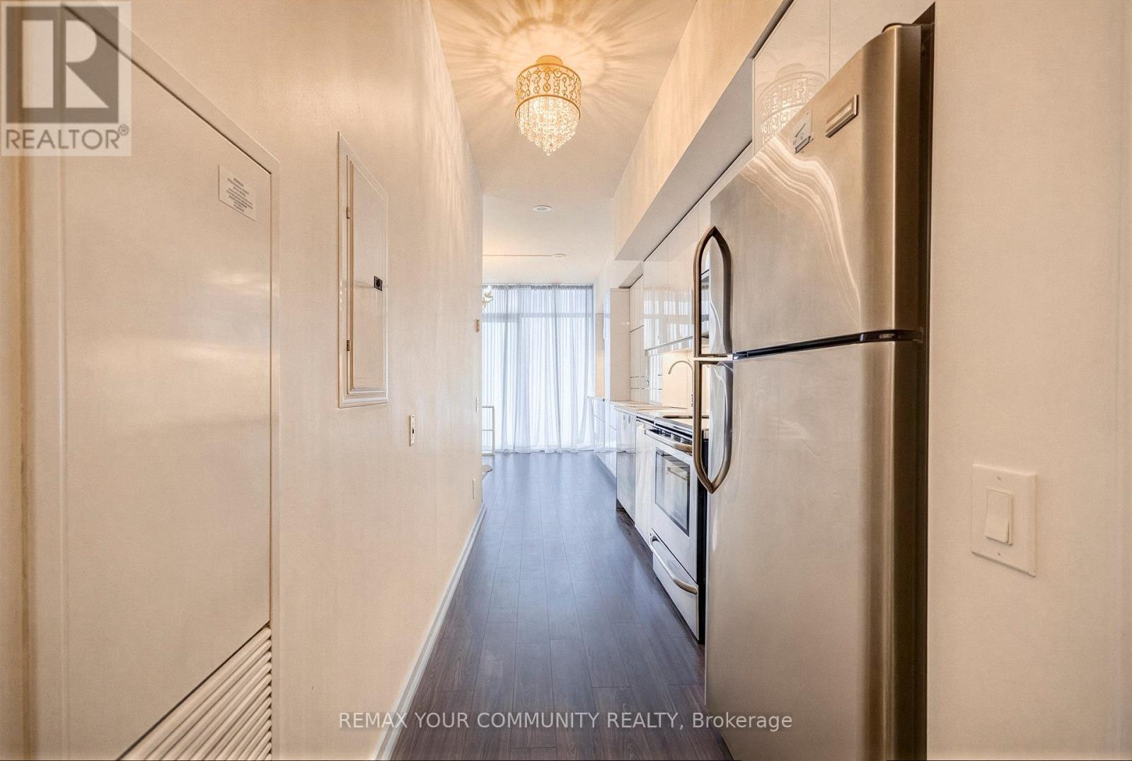 812 - 105 The Queensway, Toronto, Ontario  M6S 5B5 - Photo 6 - W12801256