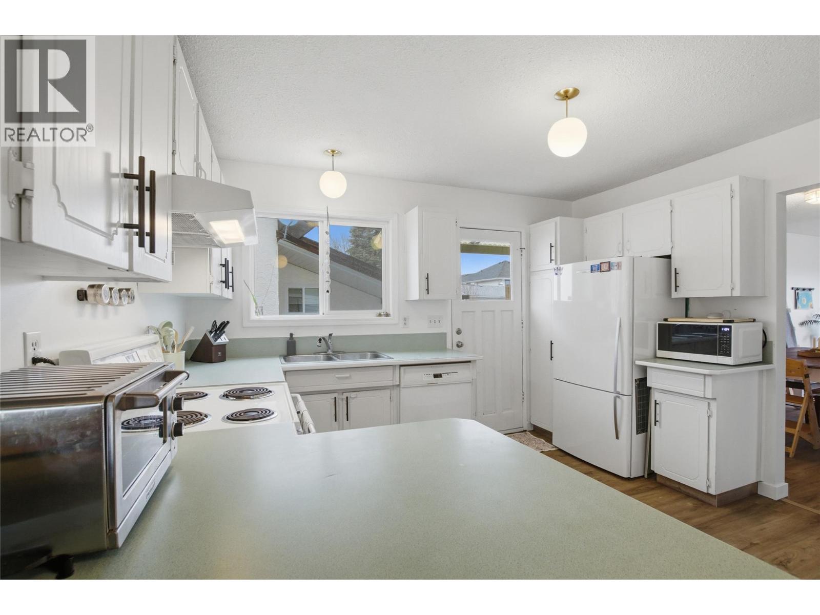 1562 Southview Terrace, Kamloops, British Columbia  V2B 7R5 - Photo 6 - 10374541