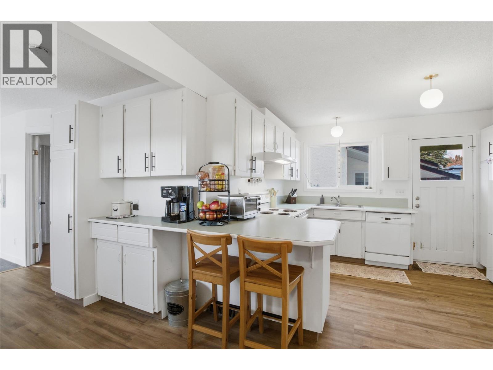 1562 Southview Terrace, Kamloops, British Columbia  V2B 7R5 - Photo 7 - 10374541