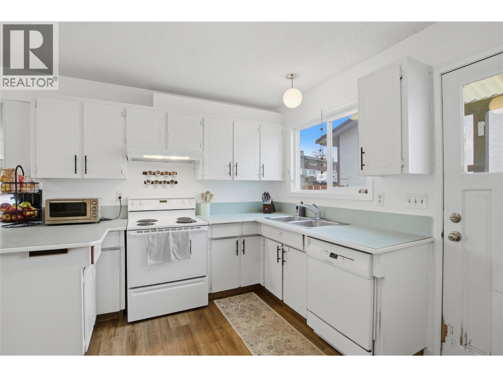 1562 Southview Terrace, Kamloops, British Columbia  V2B 7R5 - Photo 8 - 10374541