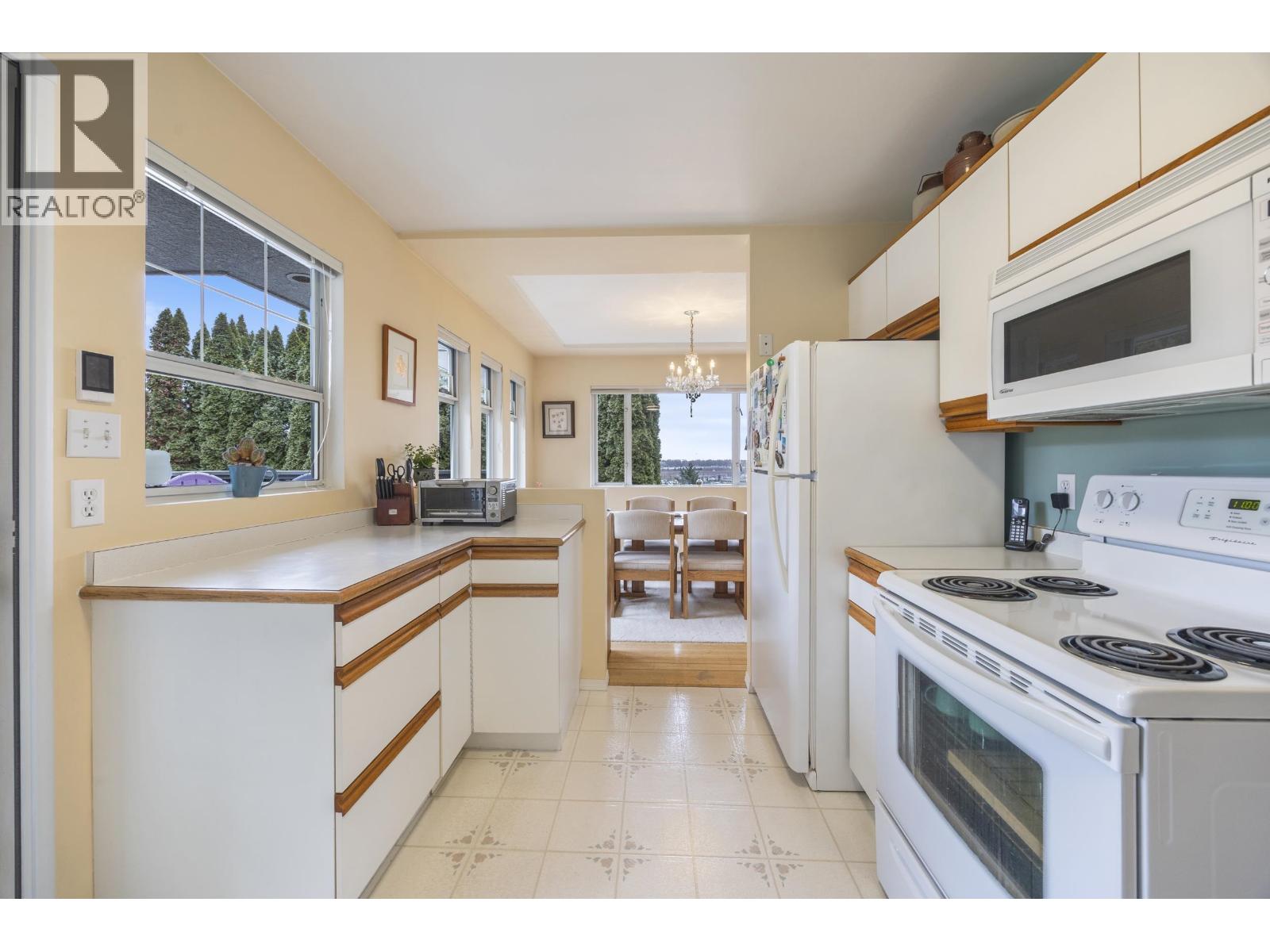 8608 Buller Avenue, Burnaby, British Columbia  V5J 4V3 - Photo 10 - R3093885