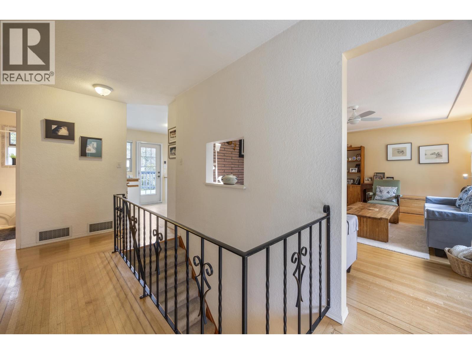 8608 Buller Avenue, Burnaby, British Columbia  V5J 4V3 - Photo 11 - R3093885