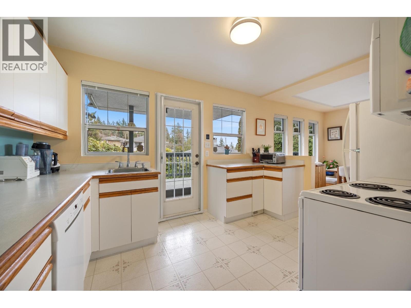 8608 Buller Avenue, Burnaby, British Columbia  V5J 4V3 - Photo 16 - R3093885