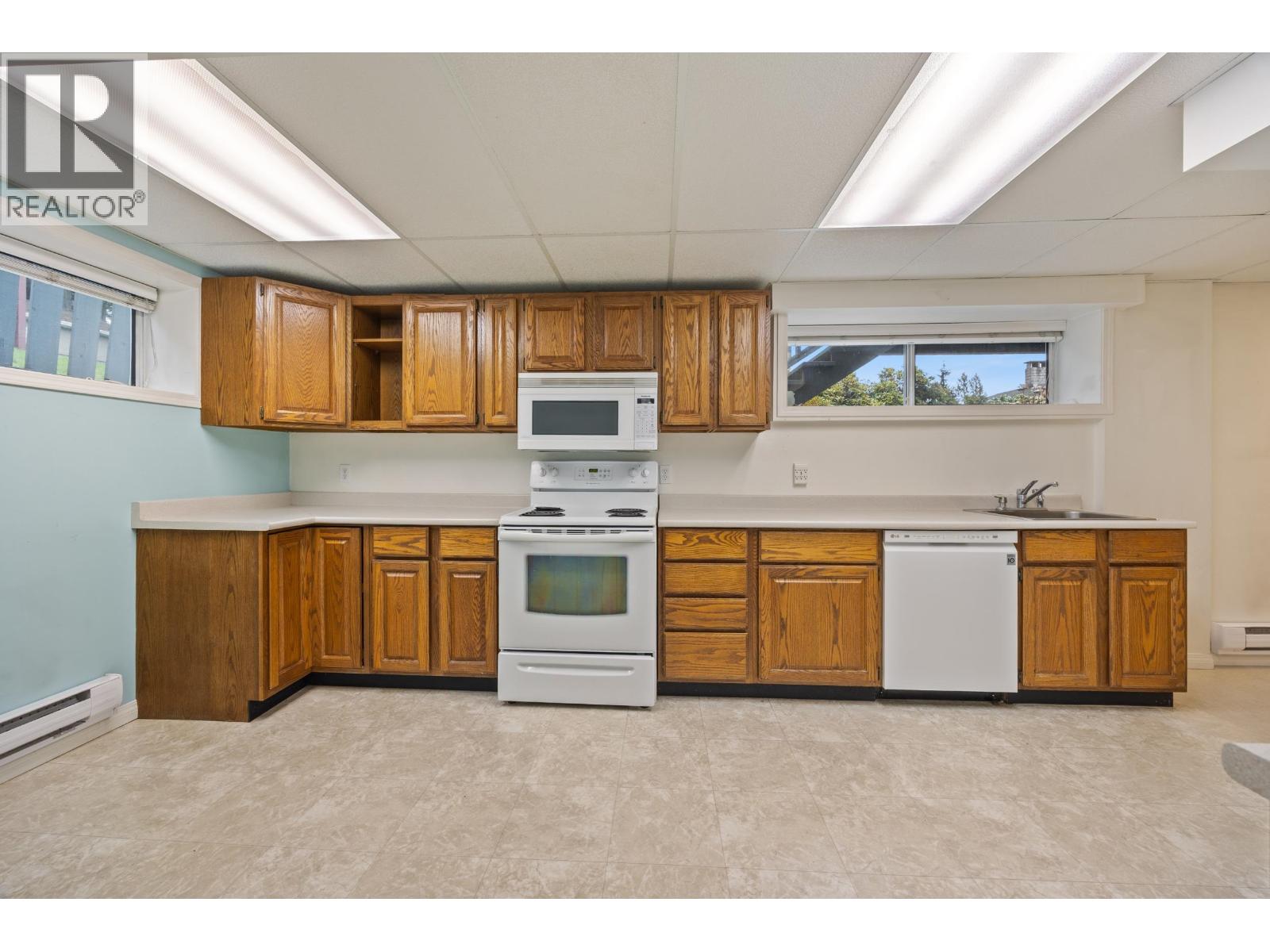 8608 Buller Avenue, Burnaby, British Columbia  V5J 4V3 - Photo 28 - R3093885