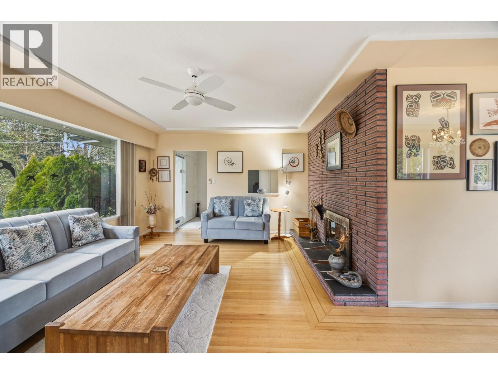 8608 Buller Avenue, Burnaby, British Columbia  V5J 4V3 - Photo 3 - R3093885