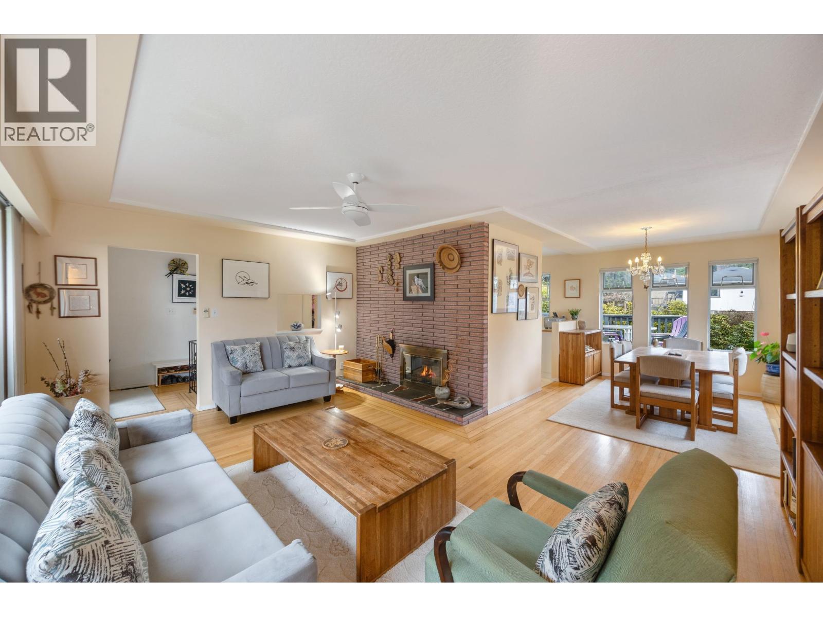 8608 Buller Avenue, Burnaby, British Columbia  V5J 4V3 - Photo 4 - R3093885