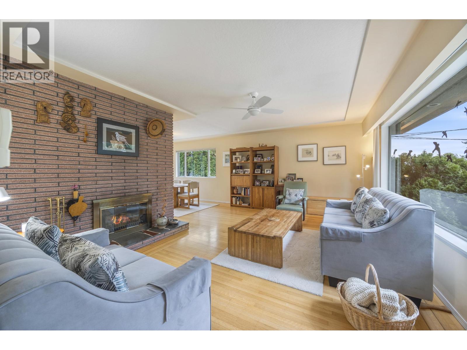 8608 Buller Avenue, Burnaby, British Columbia  V5J 4V3 - Photo 6 - R3093885