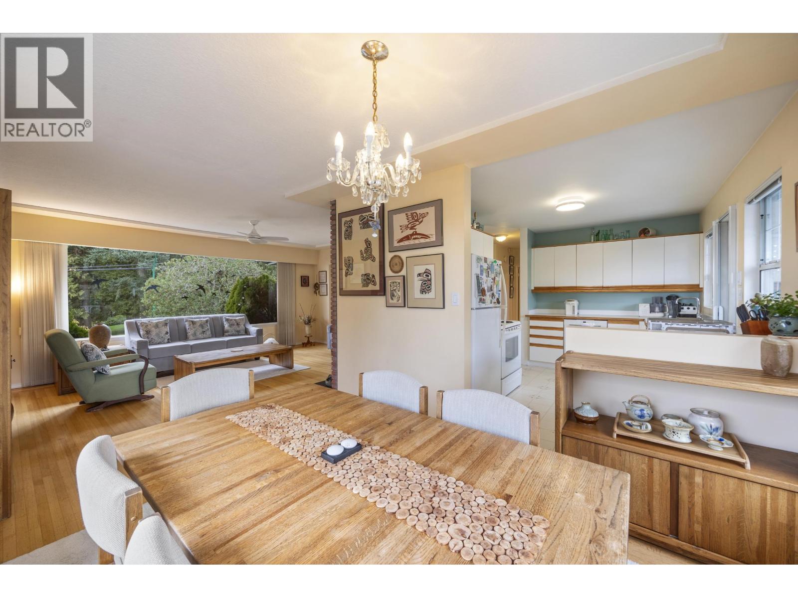 8608 Buller Avenue, Burnaby, British Columbia  V5J 4V3 - Photo 8 - R3093885