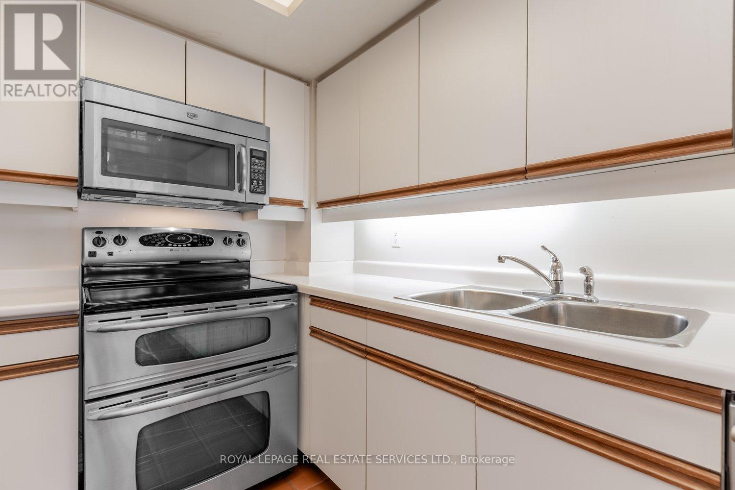 403 - 900 Yonge Street, Toronto, Ontario  M4W 3P5 - Photo 5 - C12823616