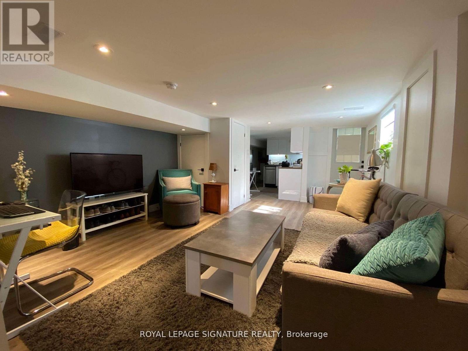 LOWER - 17 CLAREMONT STREET, Toronto, Ontario