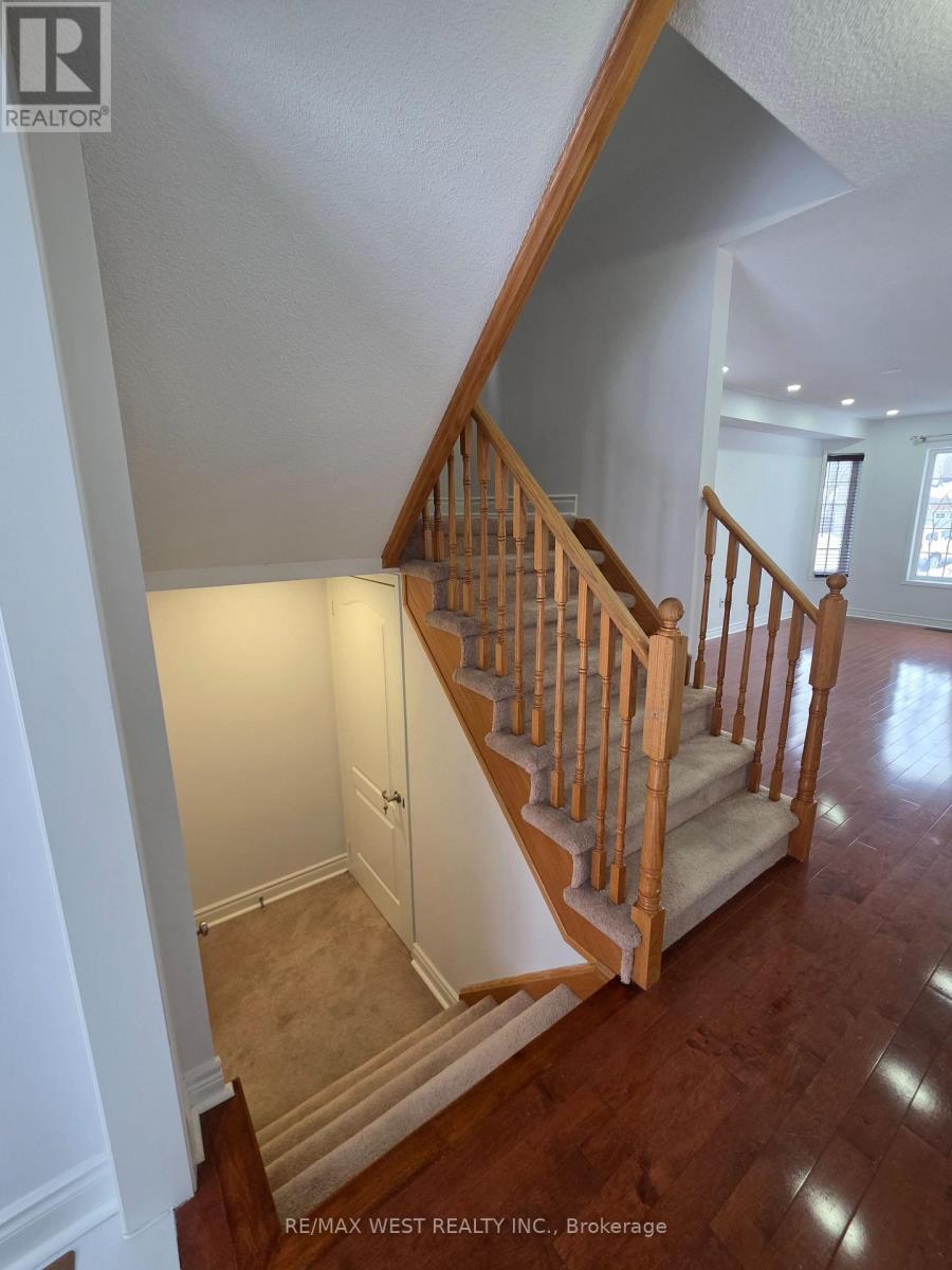 89 Matthew Boyd Crescent, Newmarket (Woodland Hill), Ontario  L3X 3C5 - Photo 11 - N12823746