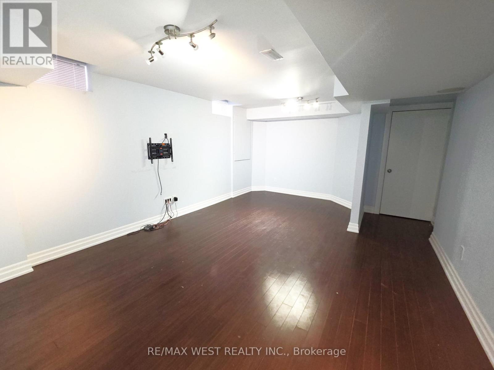 89 Matthew Boyd Crescent, Newmarket (Woodland Hill), Ontario  L3X 3C5 - Photo 12 - N12823746