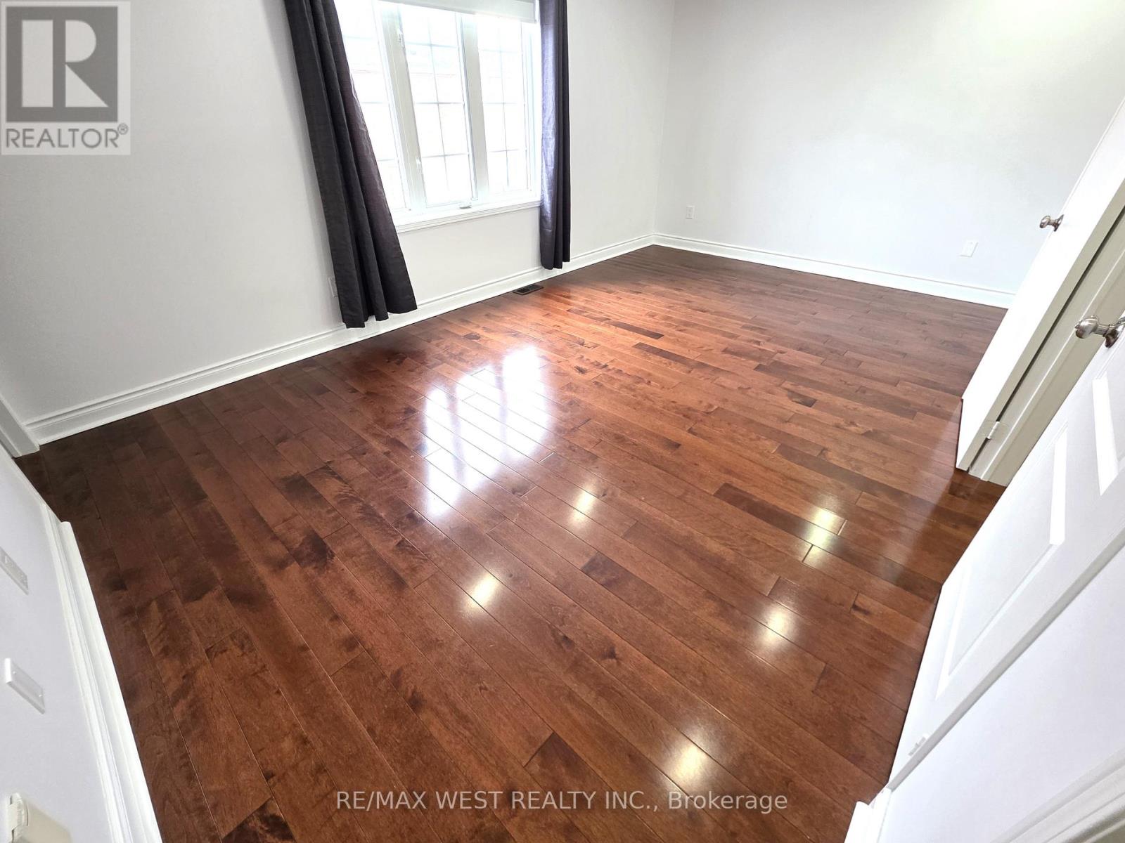 89 Matthew Boyd Crescent, Newmarket (Woodland Hill), Ontario  L3X 3C5 - Photo 15 - N12823746