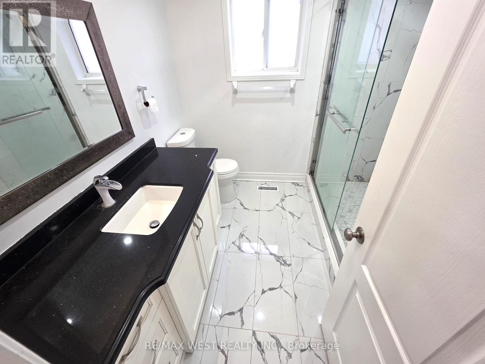 89 Matthew Boyd Crescent, Newmarket (Woodland Hill), Ontario  L3X 3C5 - Photo 19 - N12823746