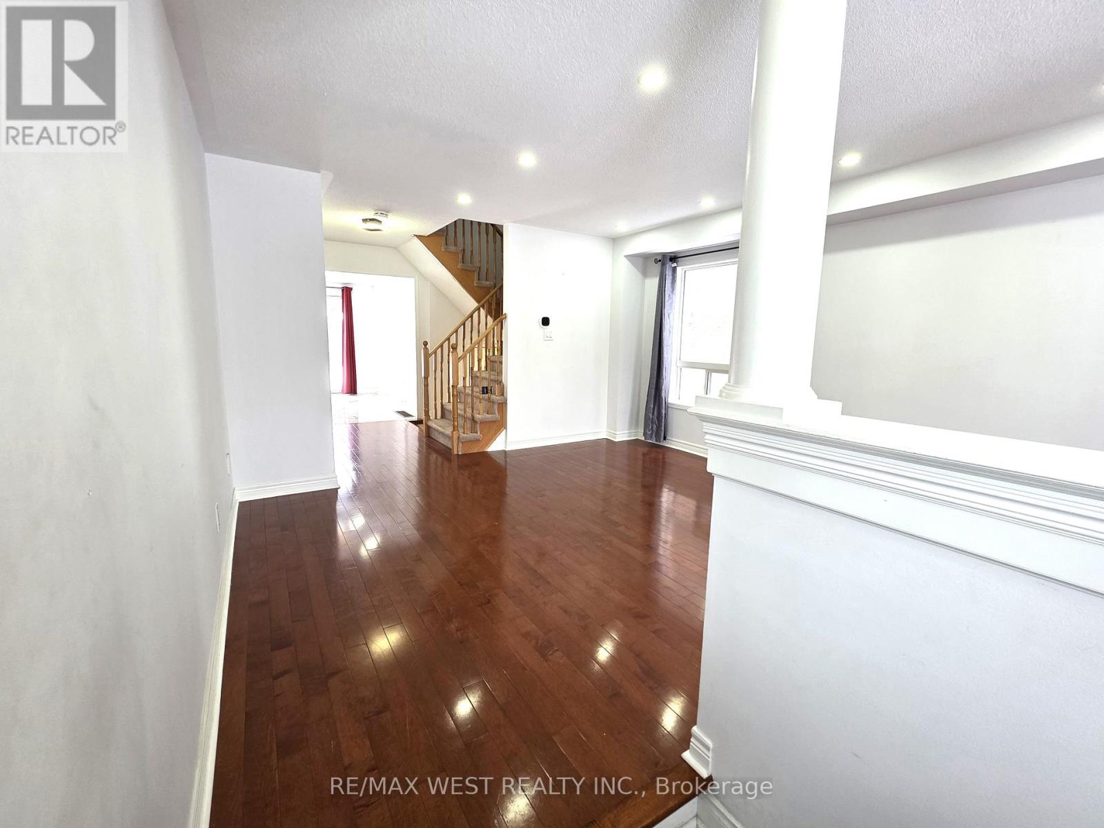 89 Matthew Boyd Crescent, Newmarket (Woodland Hill), Ontario  L3X 3C5 - Photo 2 - N12823746