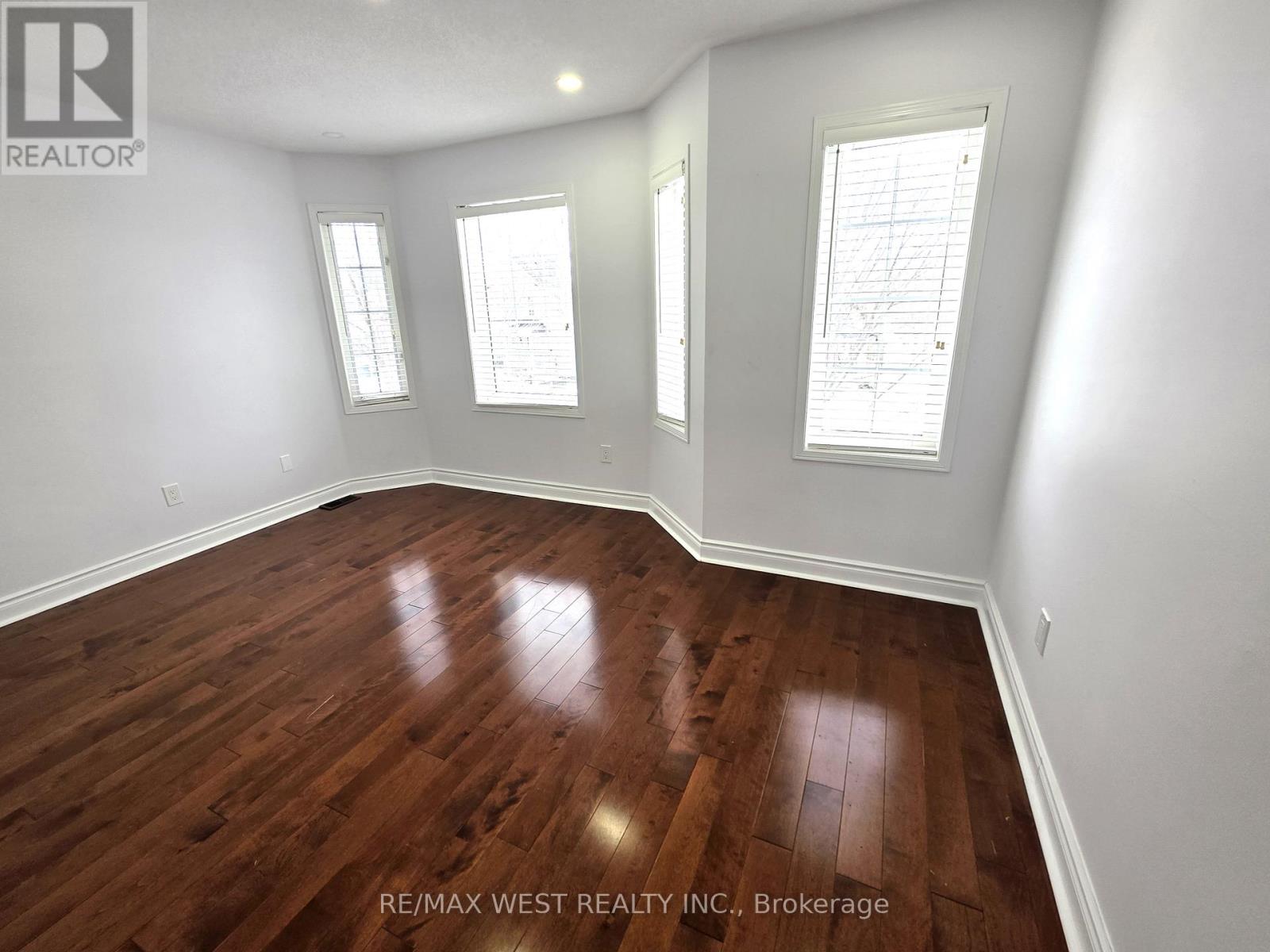 89 Matthew Boyd Crescent, Newmarket (Woodland Hill), Ontario  L3X 3C5 - Photo 21 - N12823746