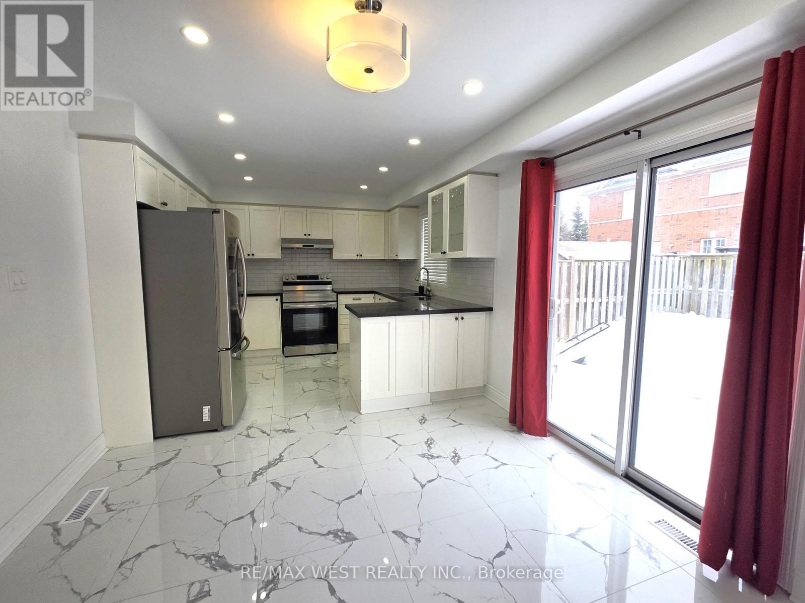 89 Matthew Boyd Crescent, Newmarket (Woodland Hill), Ontario  L3X 3C5 - Photo 6 - N12823746